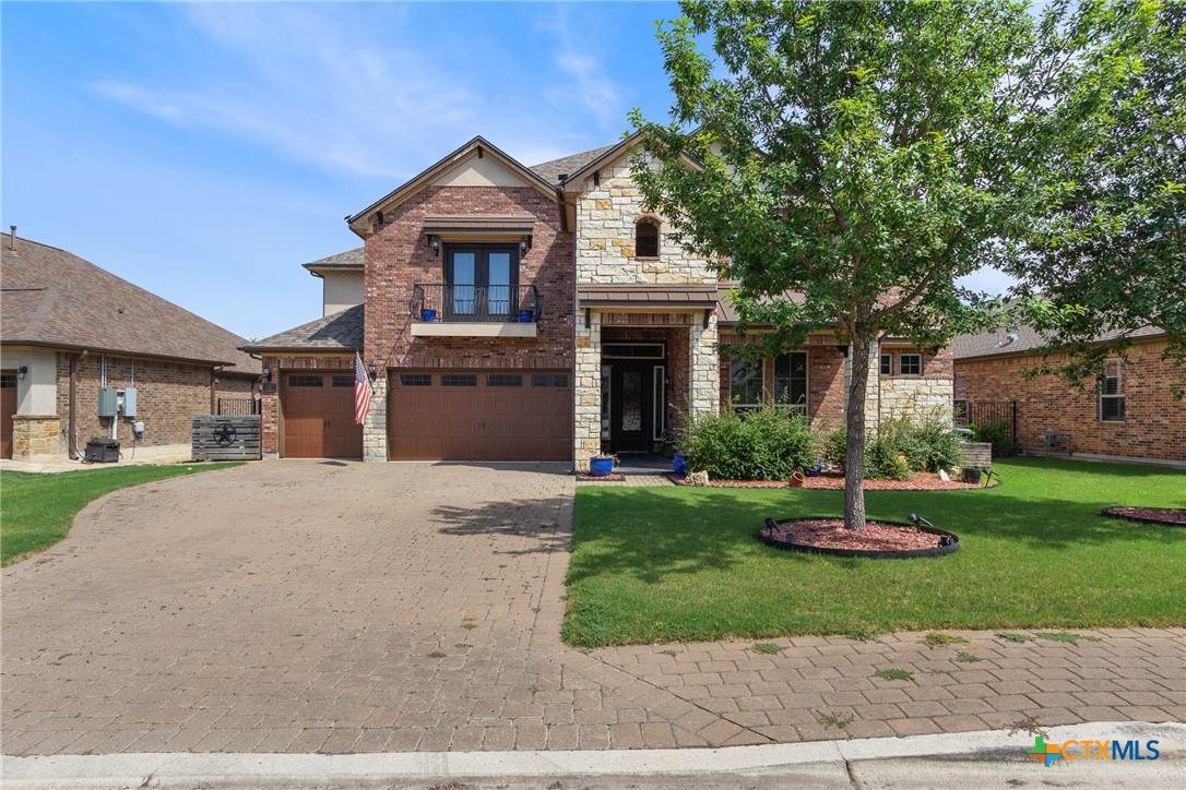 1915 Los Santos Drive - Photo 1