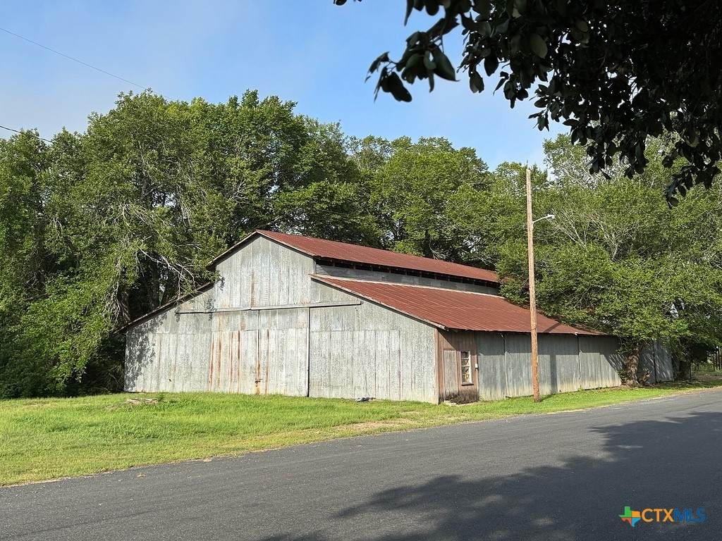 718 Main Street - Photo 1
