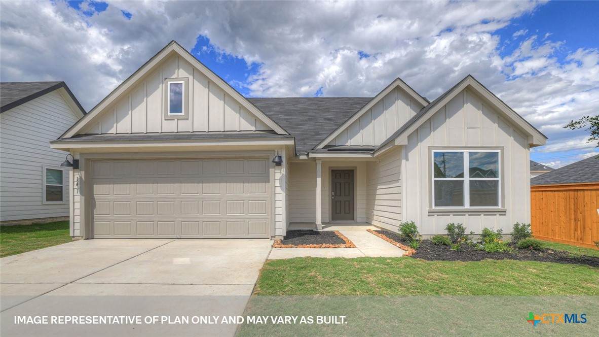 211 Las Lomas Street - Photo 1