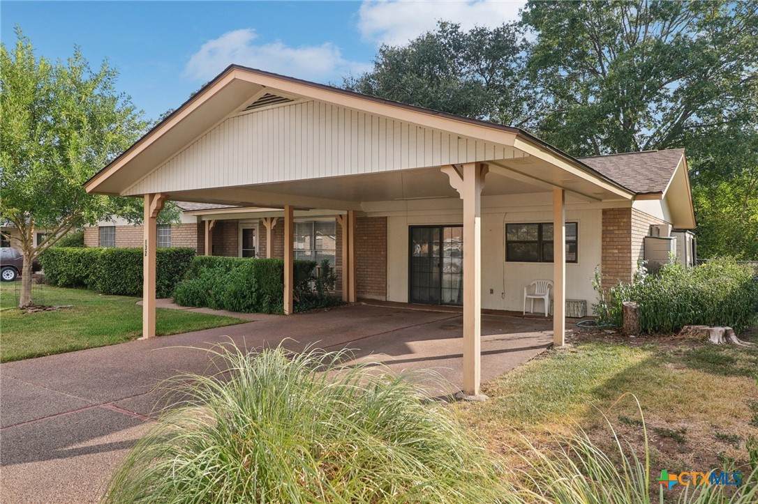 132 Cloverleaf Drive - Photo 1