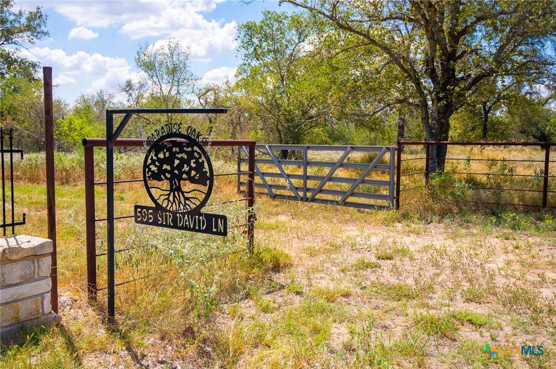 595 Sir David Lane - Photo 1