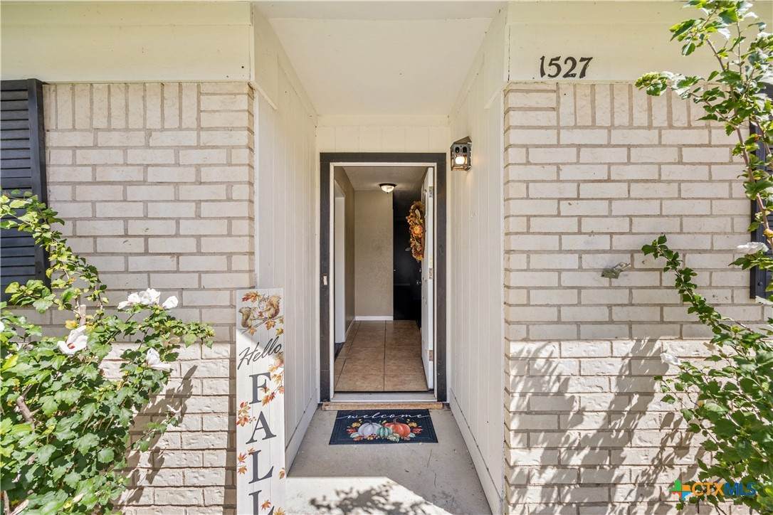 1527 Leader Drive - Photo 1