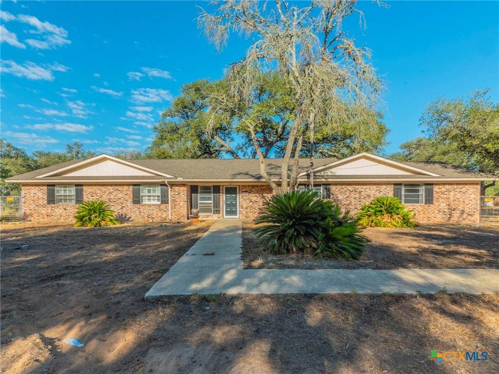 105 Live Oak Drive - Photo 1