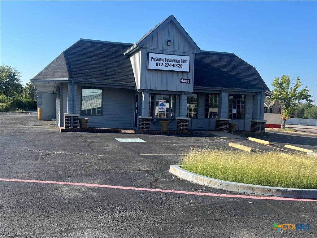 1800 Pioneer Parkway - Photo 1