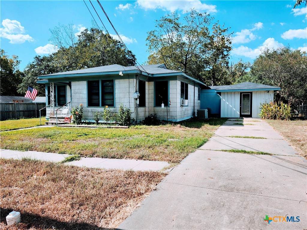 418 Clark Street - Photo 1