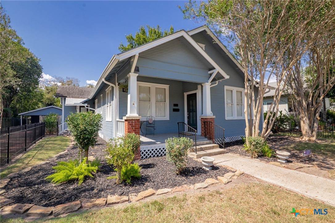 1705 Vine Street - Photo 1