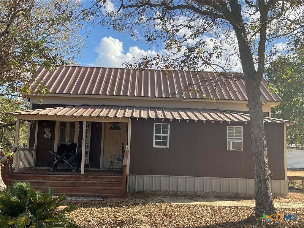 211 Martin Street - Photo 1