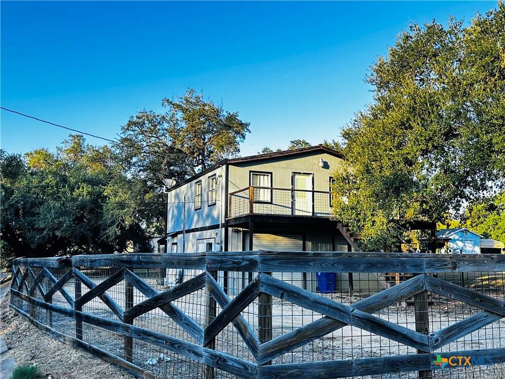 207 Hugo Street - Photo 1