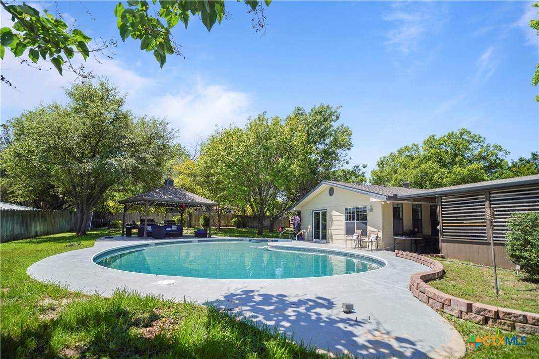 731 Verna Lee Boulevard - Photo 1