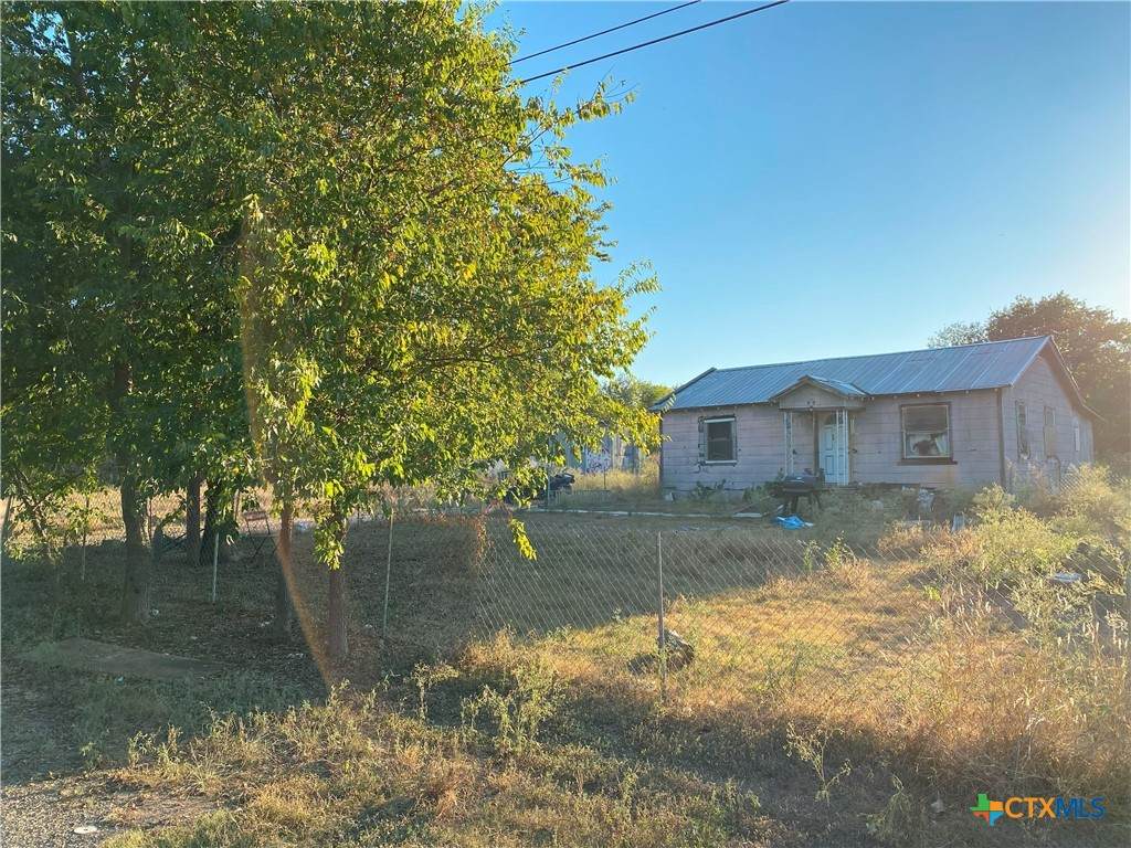 404 Whispering Oaks Loop - Photo 1