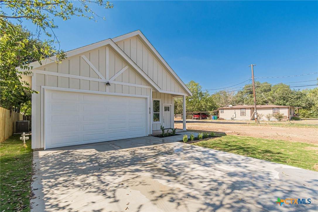 624 Stratton Ave - Photo 1