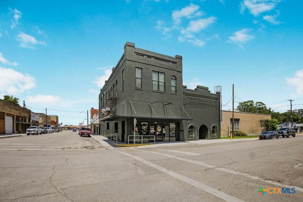 123 May Street - Photo 1