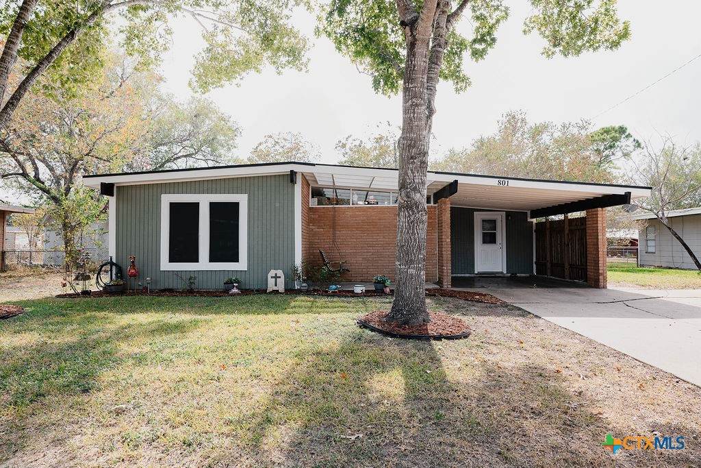 801 Fern Lane - Photo 1