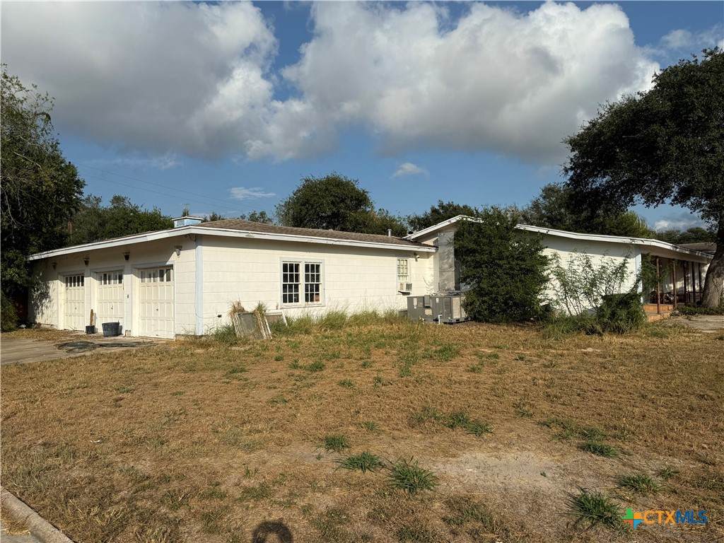 615 Locke Street - Photo 1