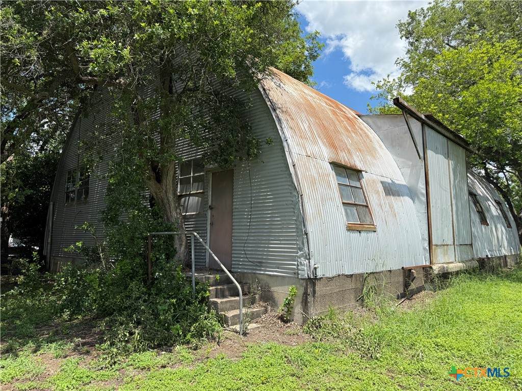 804 Juan Linn Street - Photo 1