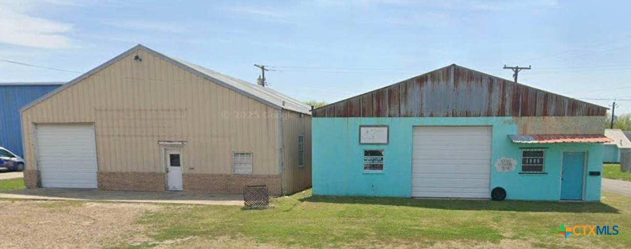 1300 Johnny Drive - Photo 1