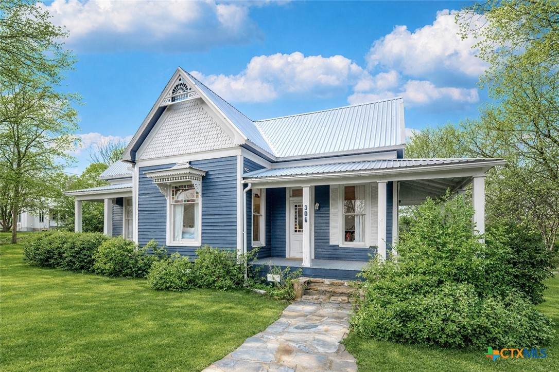 306 5th Avenue - Photo 1
