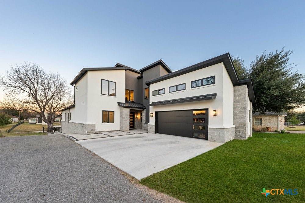 300 Bridgepoint Drive - Photo 1