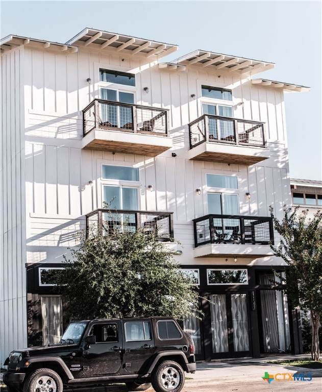 1147 Academy Avenue - Photo 1