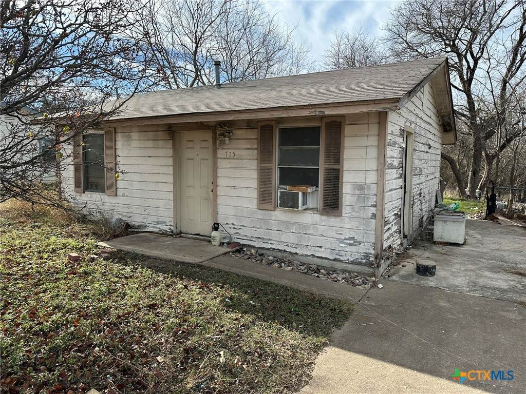 715 Avenue B - Photo 1