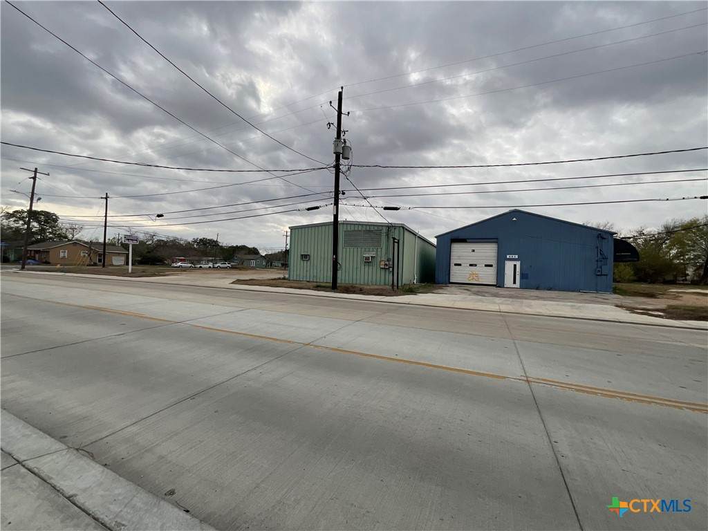 607 Crestwood Drive - Photo 1