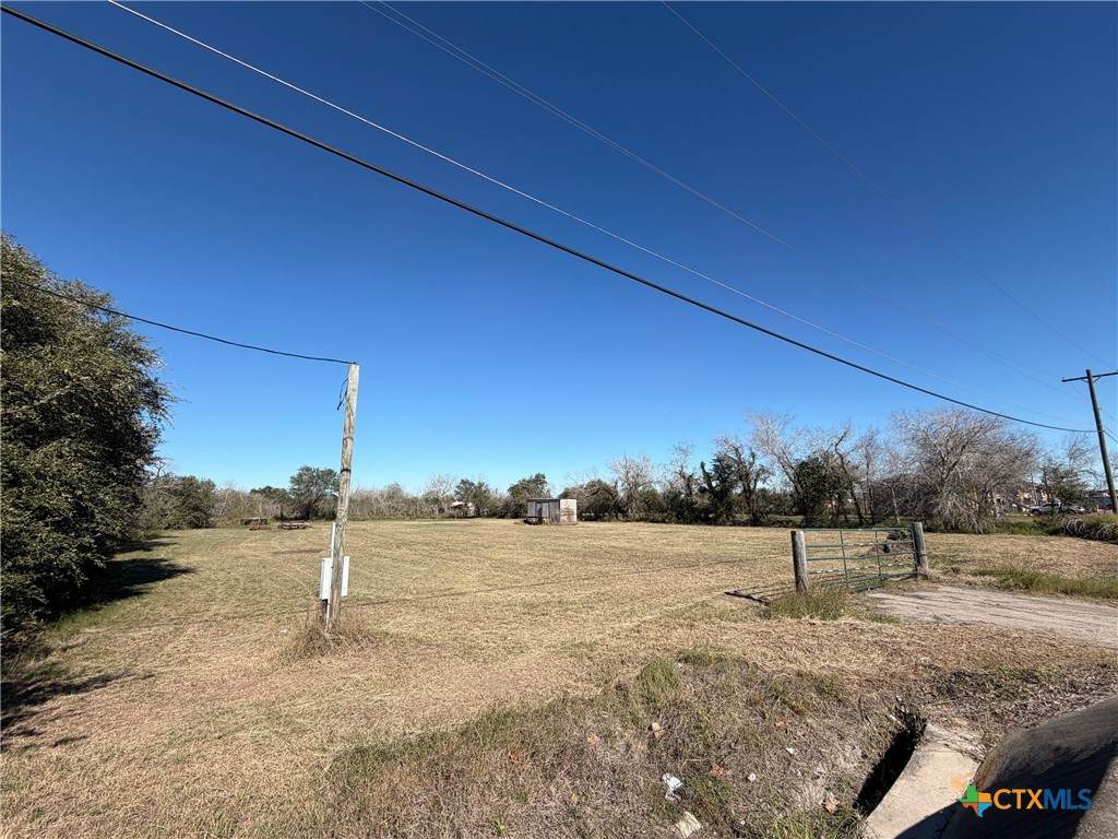 401 Reagan Road - Photo 1