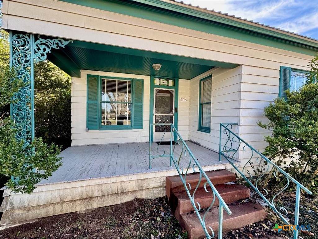 206 Bishop Street - Photo 1