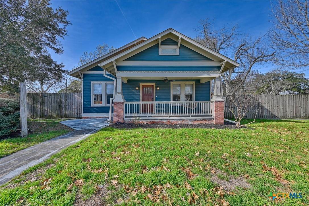 306 Avenue E - Photo 1