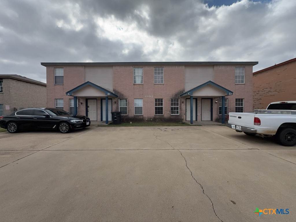 1402 Dugger Circle - Photo 1