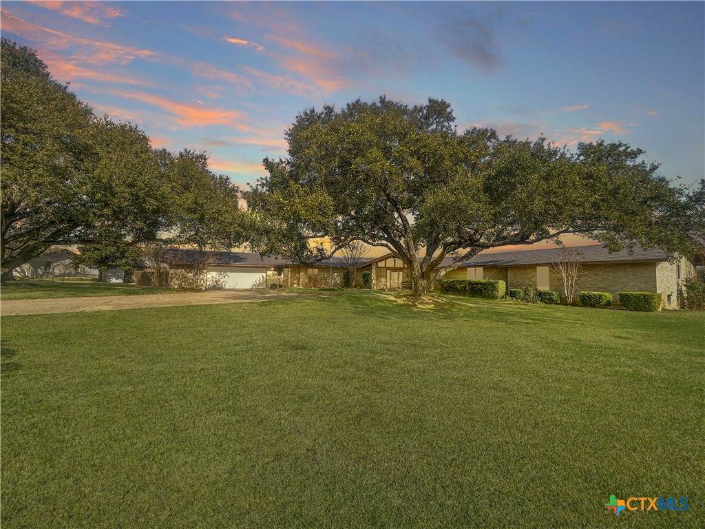 903 Hoover - Photo 1