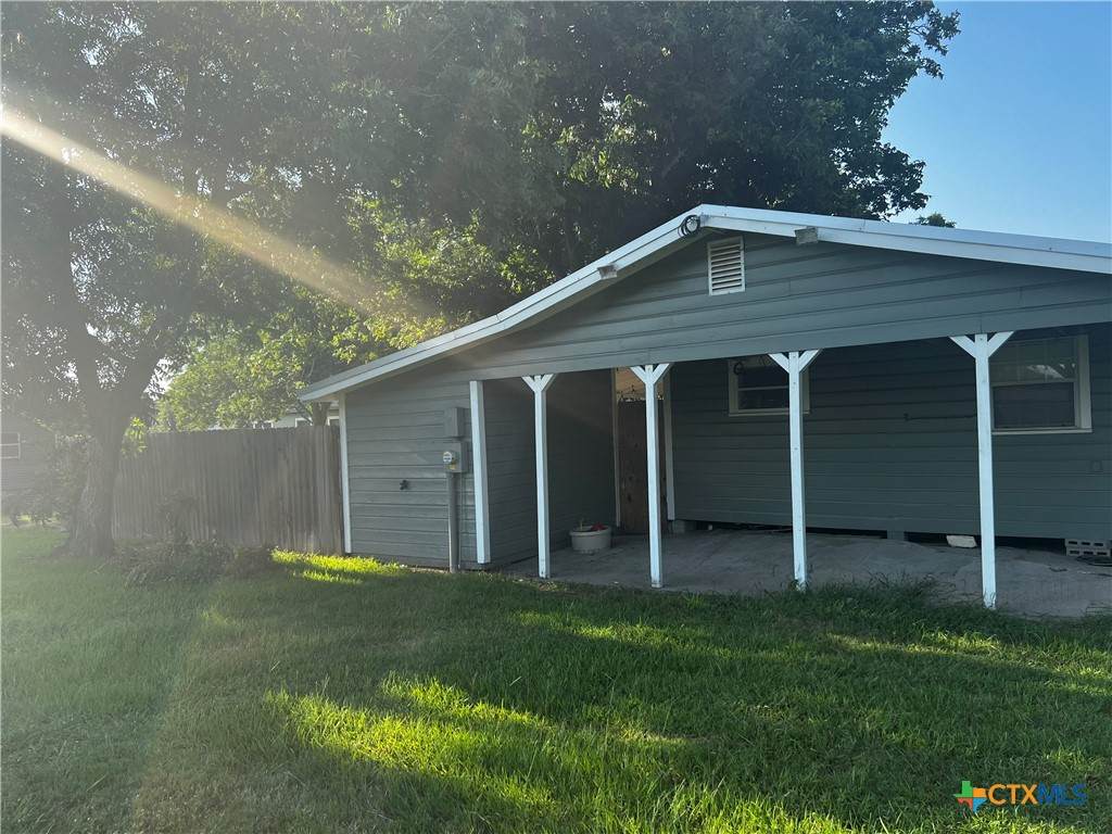 203 Oleander Avenue - Photo 1
