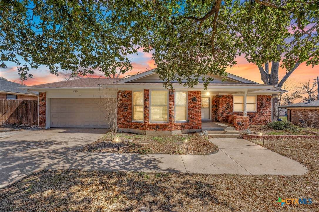 201 Apache Drive - Photo 1