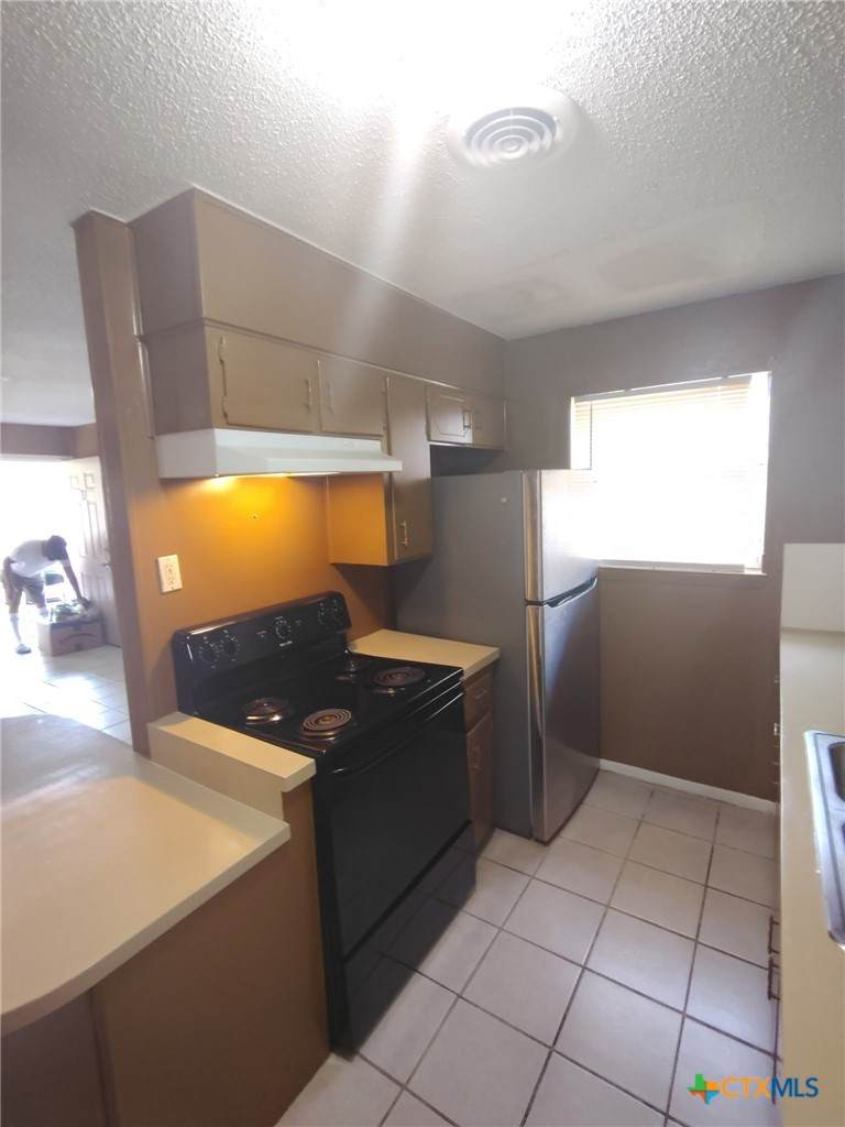 1015 Hall Avenue - Photo 1