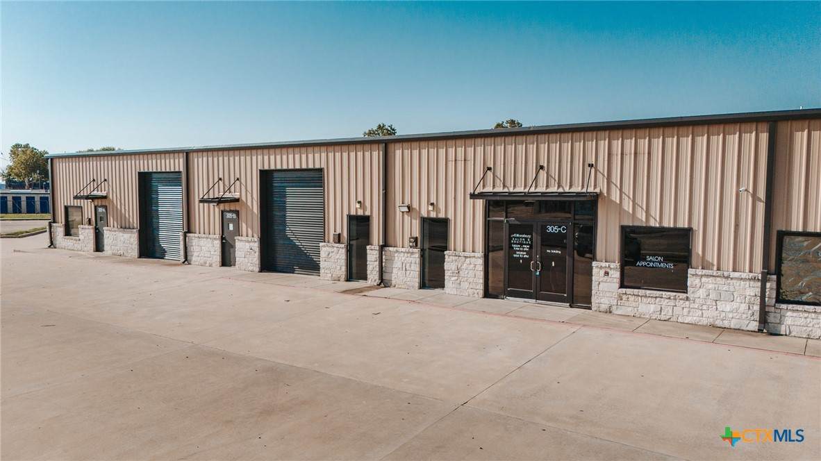 305 Sam Houston Drive - Photo 1