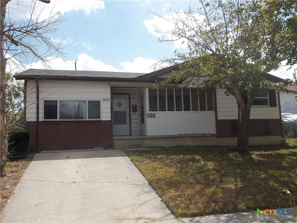 910 San Antonio Street - Photo 1