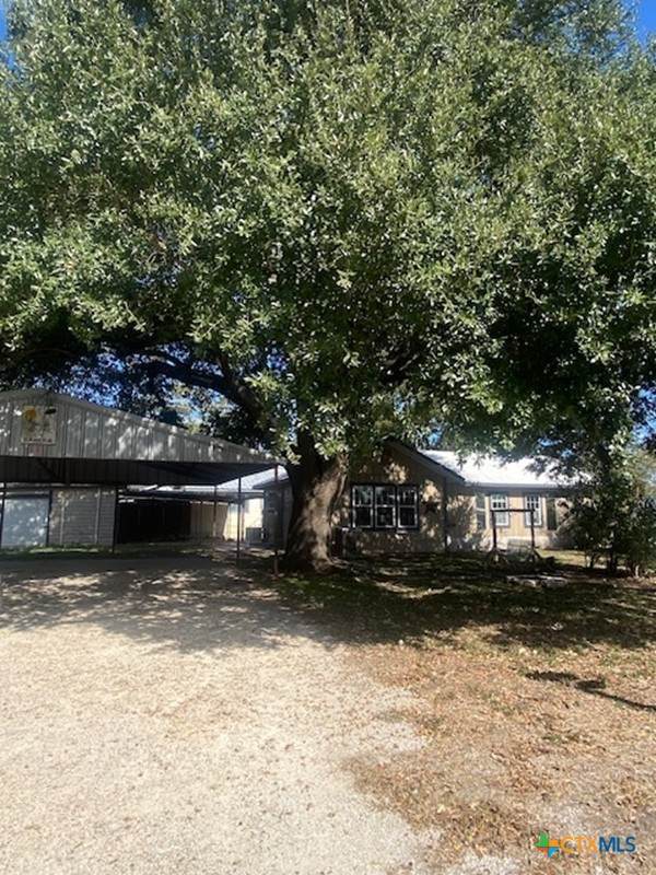 214 Hackberry Avenue - Photo 1