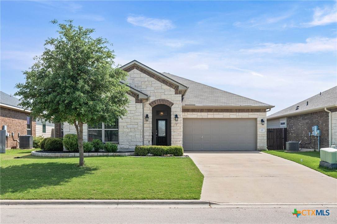 815 Cross Drive - Photo 1