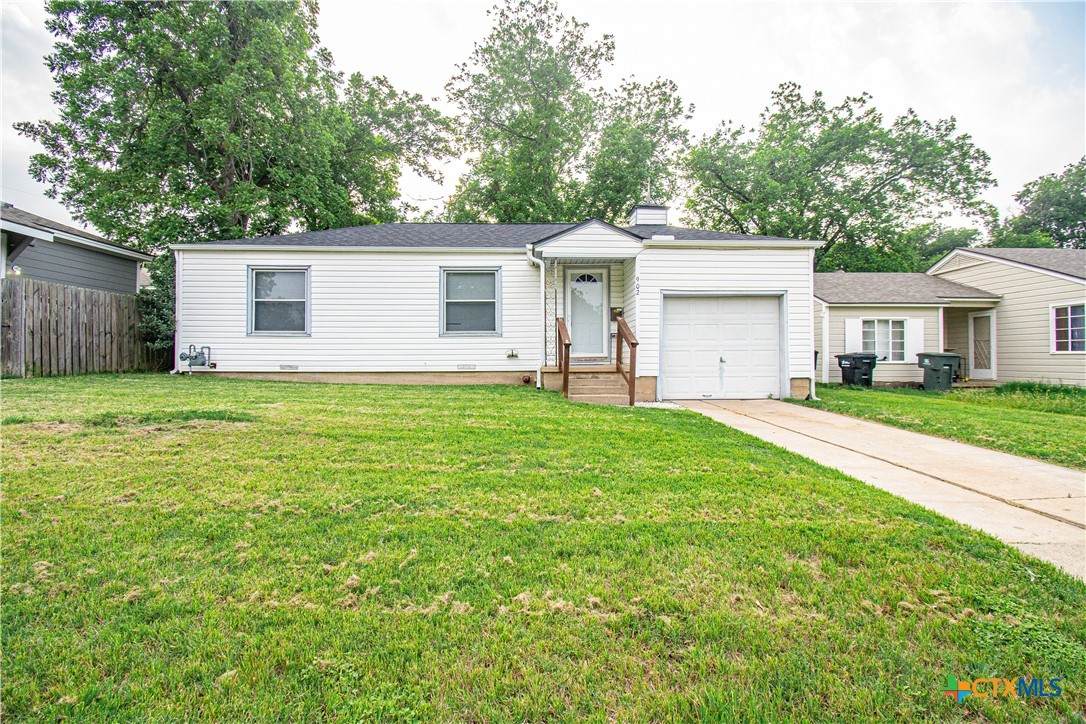 902 8th Street - Photo 1