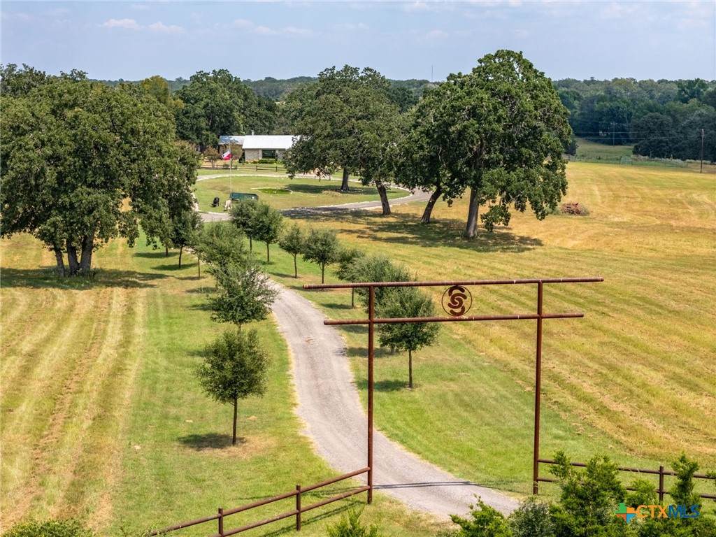 1045 Private Road 7005 - Photo 1