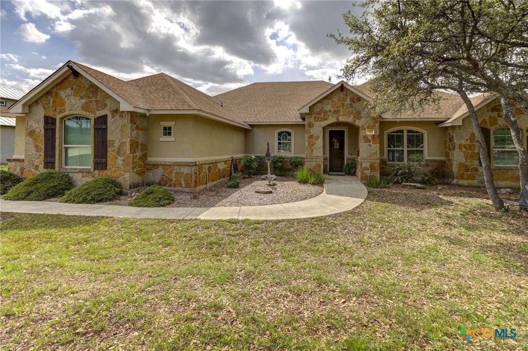 907 Shady Hollow - Photo 1