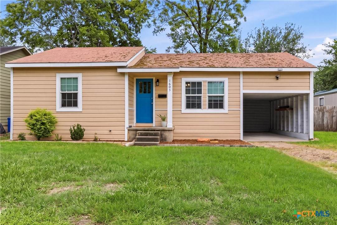 1605 Mistletoe Avenue - Photo 1