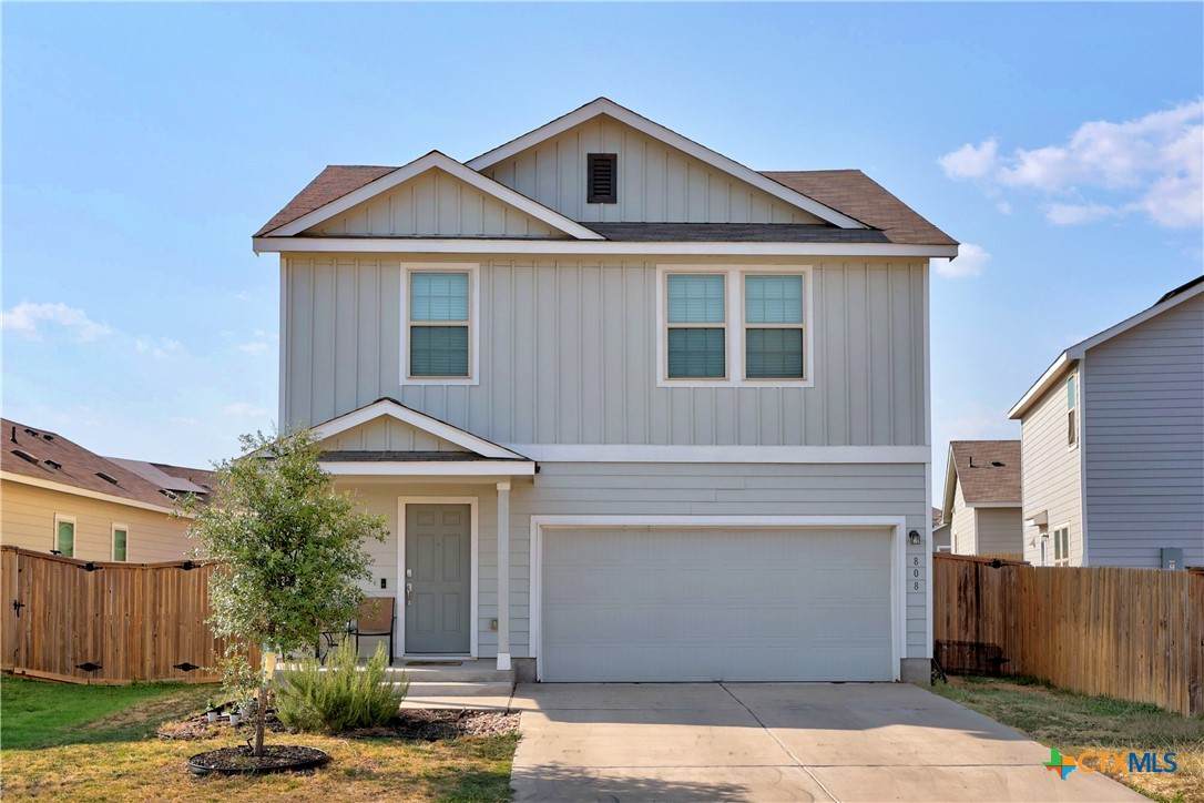 808 Circle Way - Photo 1