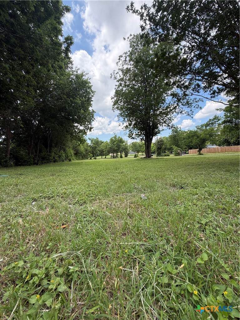 1501 E Avenue - Photo 1
