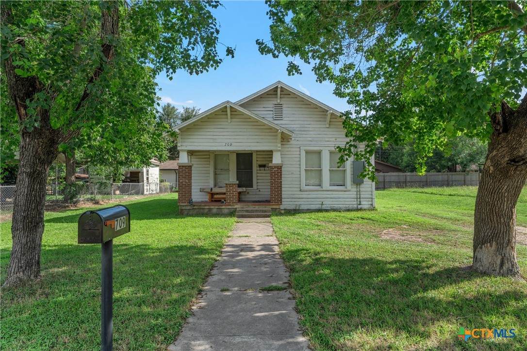709 18th Street - Photo 1