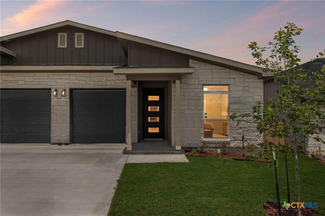1307 Lone Pine Way - Photo 1