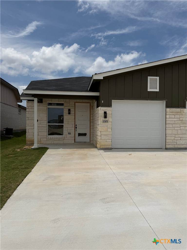 1301 Lone Pine Way - Photo 1
