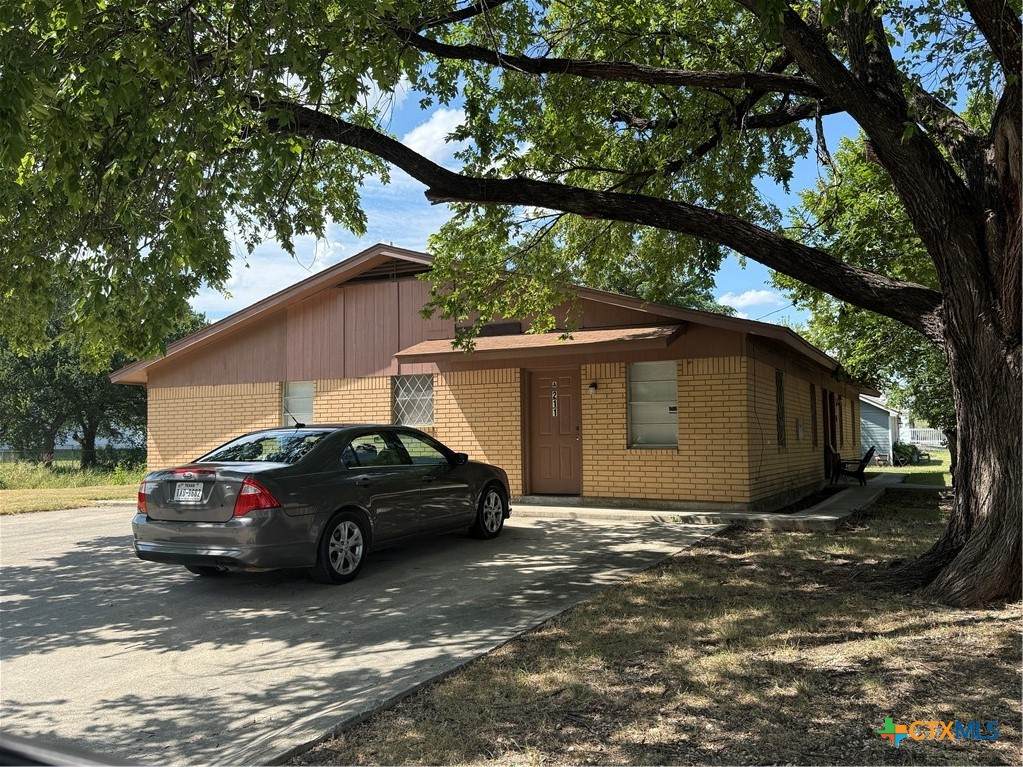 211 Hold Street - Photo 1