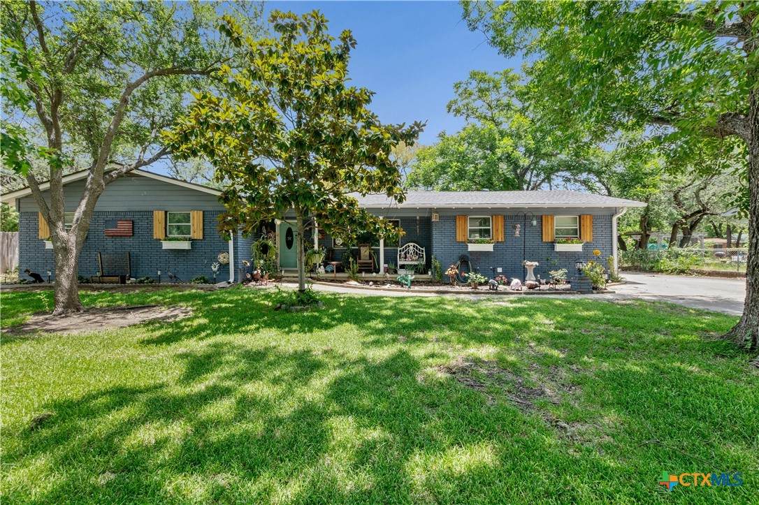 205 Live Oak Drive - Photo 1