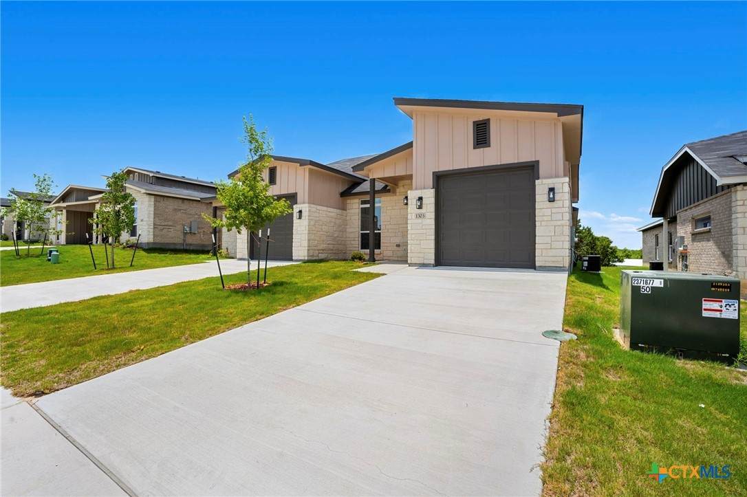 1303 Lone Pine Way - Photo 1