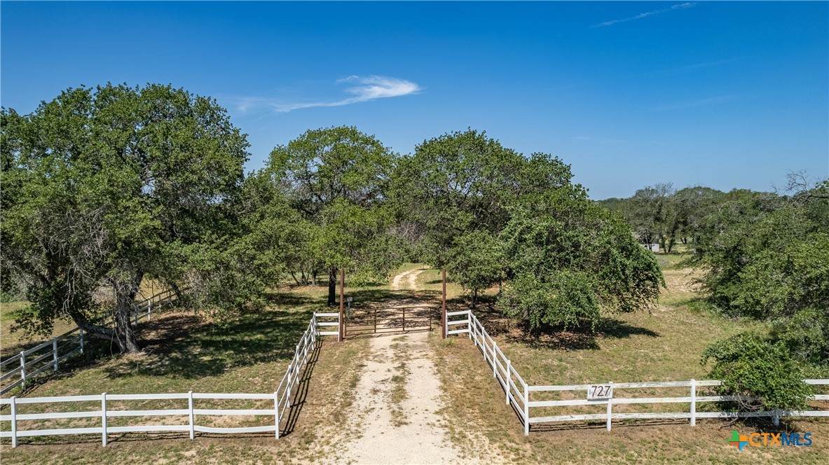 727 Eagle Creek Drive - Photo 1